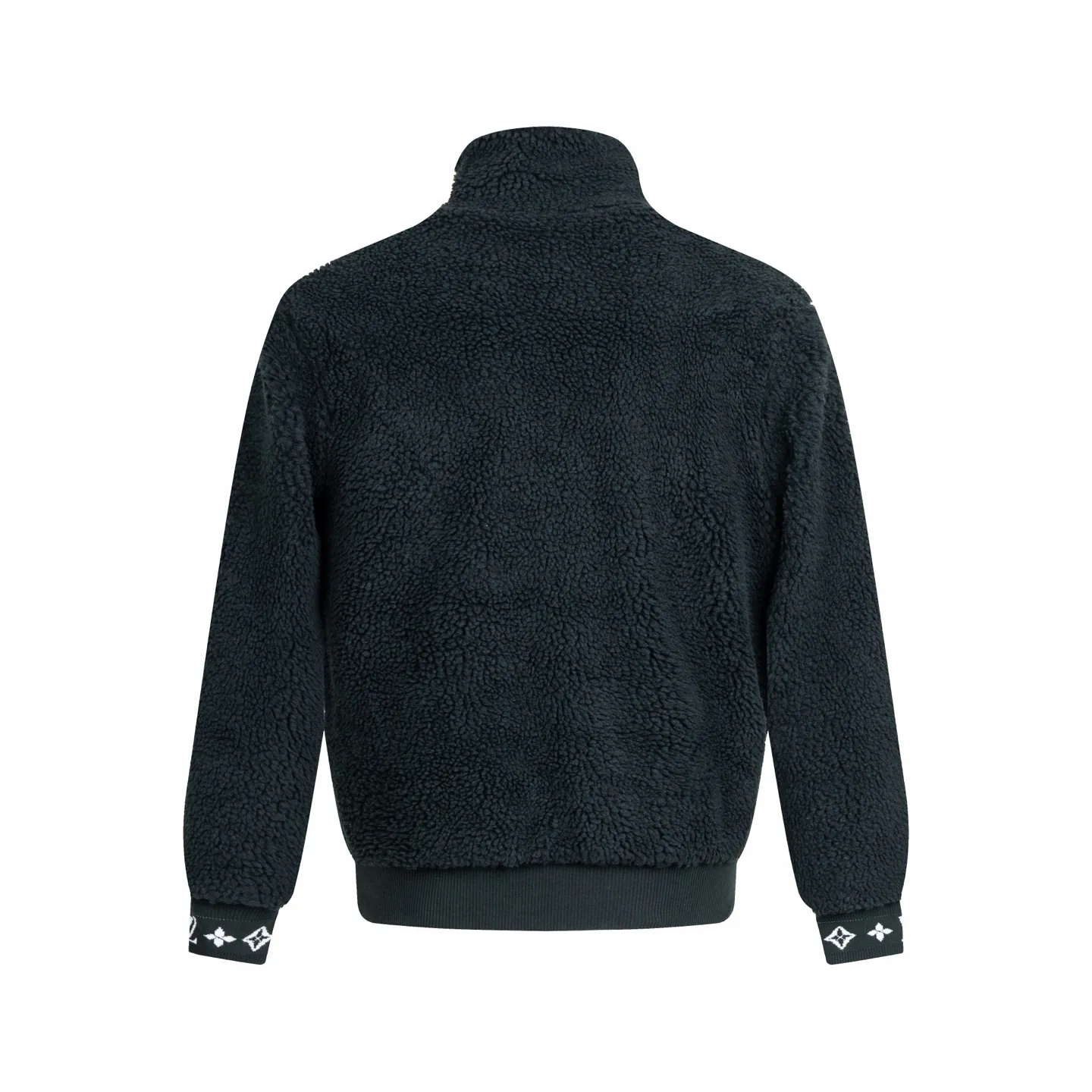 🅿️600 1v 26SS leather brand jacquard cuff Teddy jacket (green) The fabric is made of sheep wool blend, and the Damiel Buffalo plaid in the 2025 autumn and winter show is integrated with Monogram flowers, which can inject a trendy touch into the summer night look. Teddy fabric combines the durability of polyester, the softness and warmth of modacrylic fiber, and the natural comfort of sheep wool to create a highly practical fabric. Checkerboard checker-dyed wool lattice jacquard weaving. After weaving, the pieces are processed by various complex processes such as naps, carding, shearing, etc., to achieve a fluffy and dense texture that is not prone to lint and pilling. The fiber has high fiber strength and a smooth hand feel; the material has excellent rebound texture. Advanced dyeing knitted fabric, viscose fiber has high hygroscopicity, is easier to dye, and has better comfort. Cupro fiber has better abrasion resistance and fatigue resistance than viscose fiber, and has a higher water absorption than viscose fiber. It has a soft hand, soft luster and silky feel. Size:XS-S-M-L